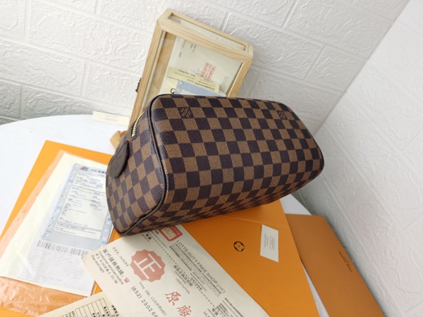 ルイヴィトンバッグ内部構造